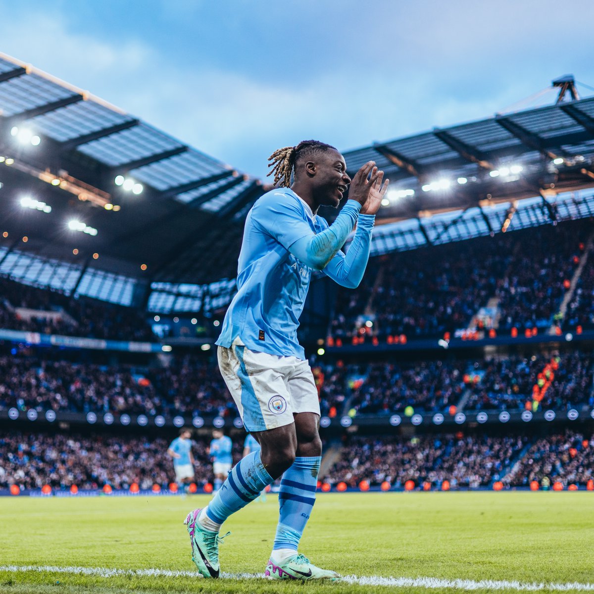 ManCity's tweet photo. Wishing @JeremyDoku a very Happy Birthday! 🩵🎉 https://t.co/NN3oVAvYOO