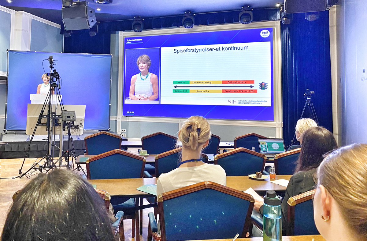 National conference on #eatingdisorders by Fagfokus putting triggers, prevention, treatment, and physical activity as a symptom on the program. Prof @Jorunn_SB brings attention to #REDs and #LEA as causes & consequences ☝🏻