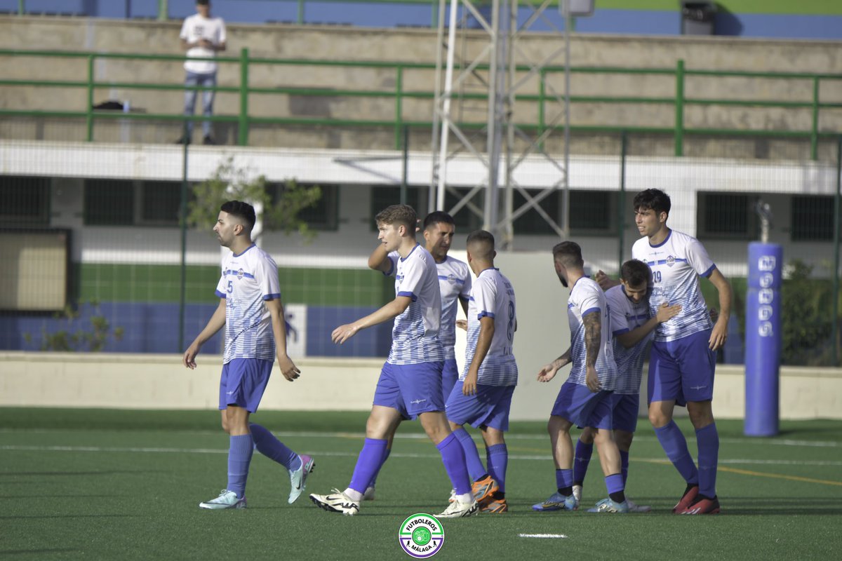cpmlaslagunas's tweet photo. 📸 𝗙𝗼𝘁𝗼𝗴𝗮𝗹𝗲𝗿í𝗮: Final (Ida) Play Off de Ascenso a 2ª Andaluza Senior 👉 @futbolerosmalaga 

CP Mijas-Las Lagunas 4️⃣➖0️⃣ Olímpica Victoriana CF

#JuntosCrecemos 🍍
#VamosLagunas 🤍💙 https://t.co/EckOTs6bxP