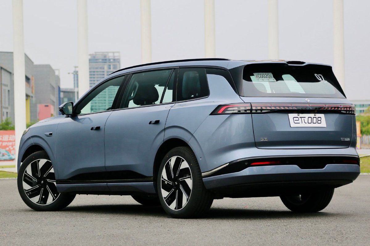 Dongfeng Aeolus eπ 008 electric SUV for China - new photos.

'eπ' is a high-end EV brand under Dongfeng's Aeolus division. The eπ 008 is a new electric 3-row SUV.   The eπ 008 It is a good looking machine, probably the nest-looking Dongfeng SUV ever. 

The interior looks great