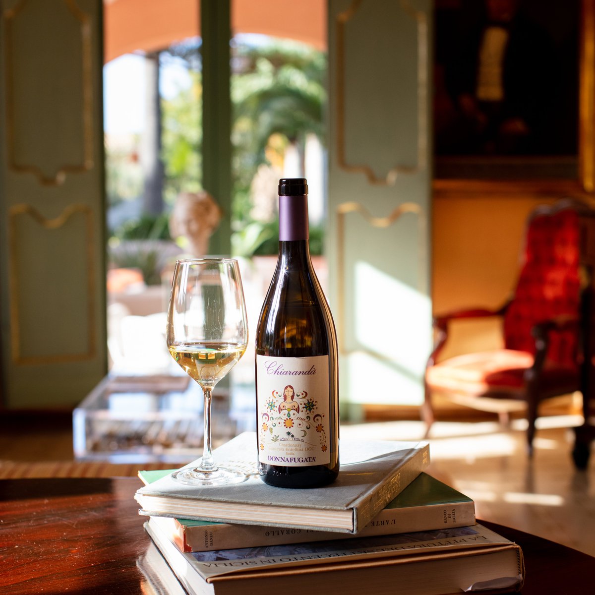 Here's to #InternationalChardonnayDay!🥂 Join #Donnafugata in celebrating with #Chiarandà. Let's raise our glasses to this special day and savor the sunshine captured in every sip of this Chardonnay. Will you be joining us for the celebration? Order now: bit.ly/Chiarandà_DF