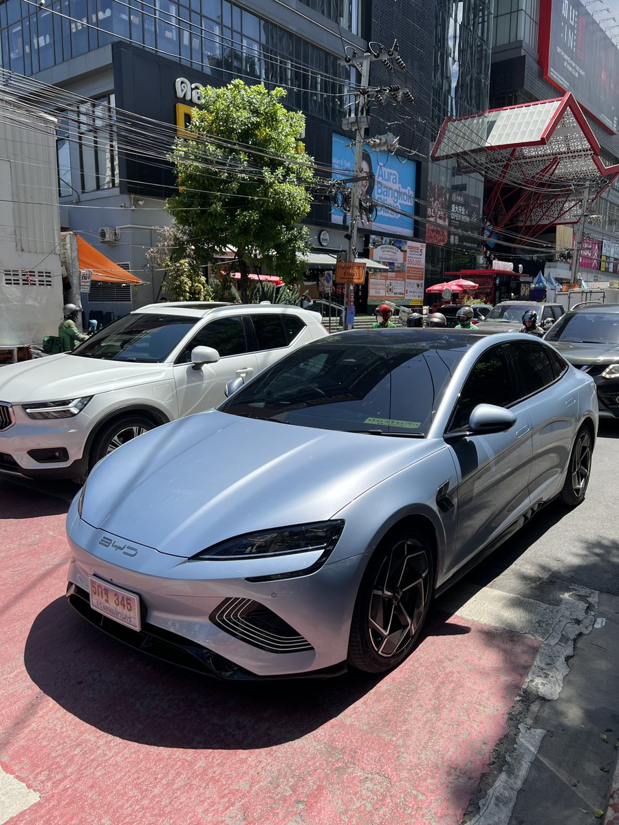 Timo Nikolai tweet media