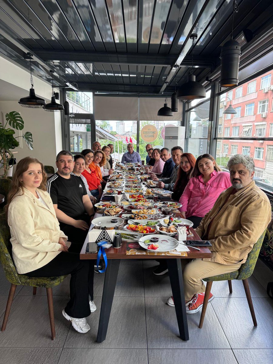 erdalcalis's tweet photo. Bugün @BAUSHMYO akademik ve idari çalışanlarımız olarak 2023-2024 Akademik yıl sonunu ve finallere başlangıç konularını @baugastro da yaptığımız kahvaltı ile değerlendirdik. https://t.co/BZjnsLWrS6
