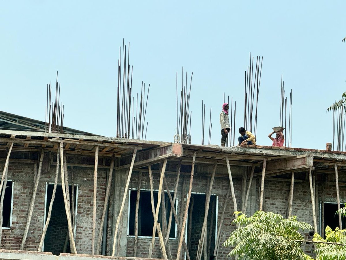 ankitmann01's tweet photo. @ANI @timesofindia @NavbharatTimes @news24tvchannel corruption in way of favouritism by SHO KN Katju Marg Police office and MCD Rohini Zone where work is carried in sealed site in open day light at khasra no 32/15 Shahbad Extension Bawana Road Near B 4 Pocket Sector 17 Rohini https://t.co/onlUrmJvDg