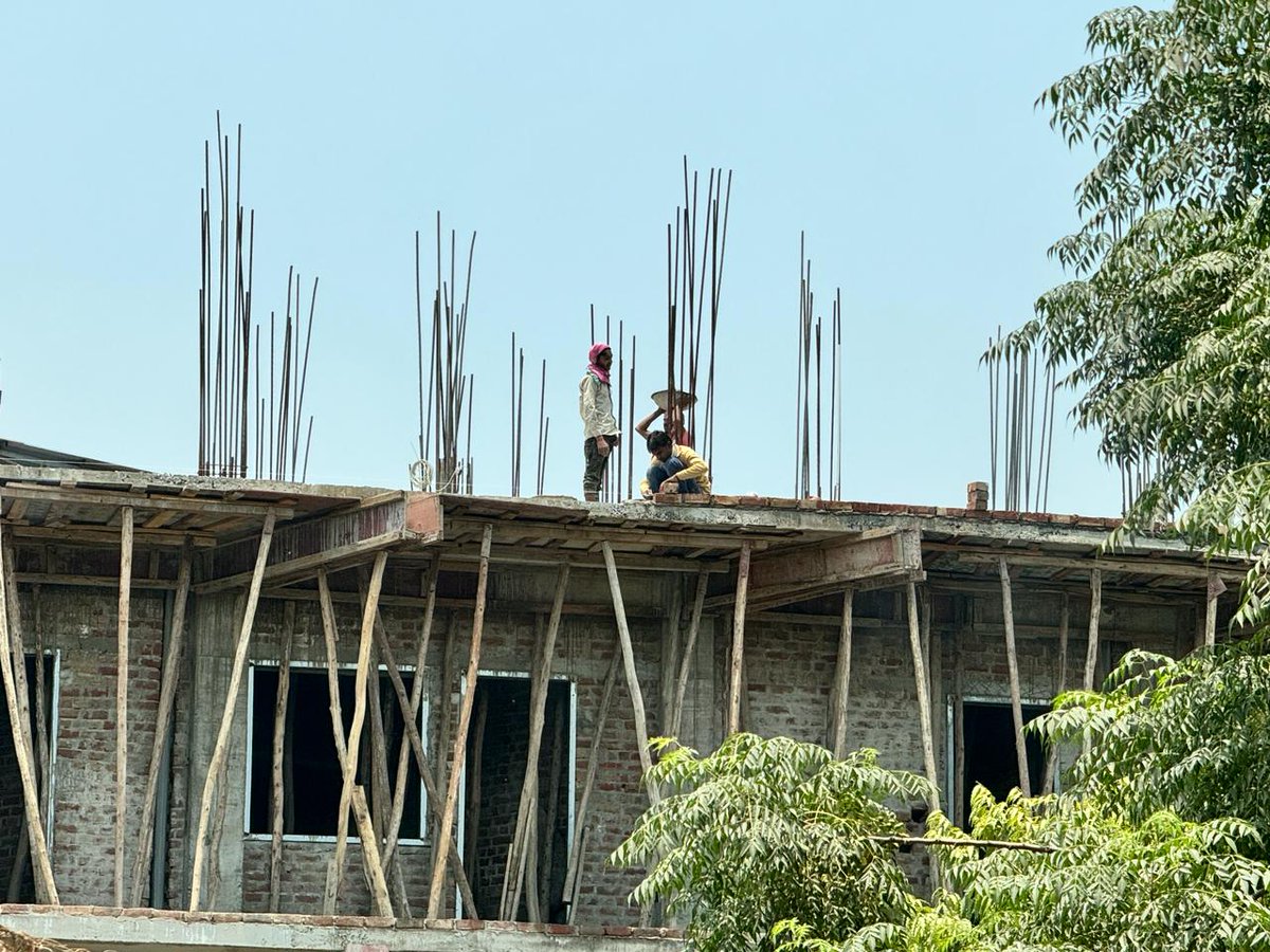 ankitmann01's tweet photo. @ANI @timesofindia @NavbharatTimes @news24tvchannel corruption in way of favouritism by SHO KN Katju Marg Police office and MCD Rohini Zone where work is carried in sealed site in open day light at khasra no 32/15 Shahbad Extension Bawana Road Near B 4 Pocket Sector 17 Rohini https://t.co/onlUrmJvDg