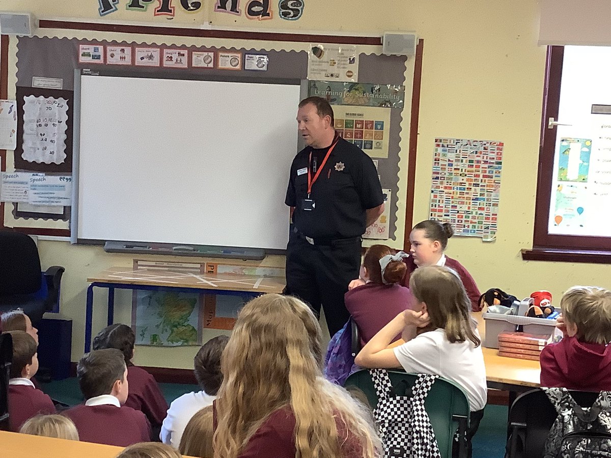 Thank you to Firefighter R for telling P6 about his job. 👍👏🏼#worldofwork @missheepscps