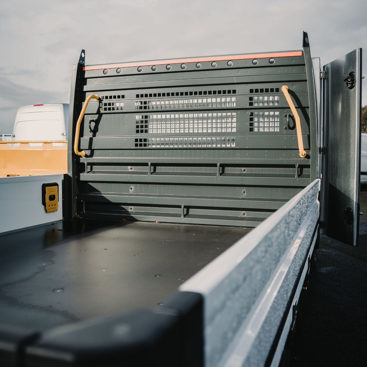 SimplyUsedVans's tweet photo. From construction sites to landscaping projects, these powerhouses are your ultimate partners for getting the job done. Upgrade your fleet today and experience the drive that drives success! 🙌

🔗 https://t.co/UETqz3DBbd

#CommercialVans | Simply Vans https://t.co/WjEmudbQdw