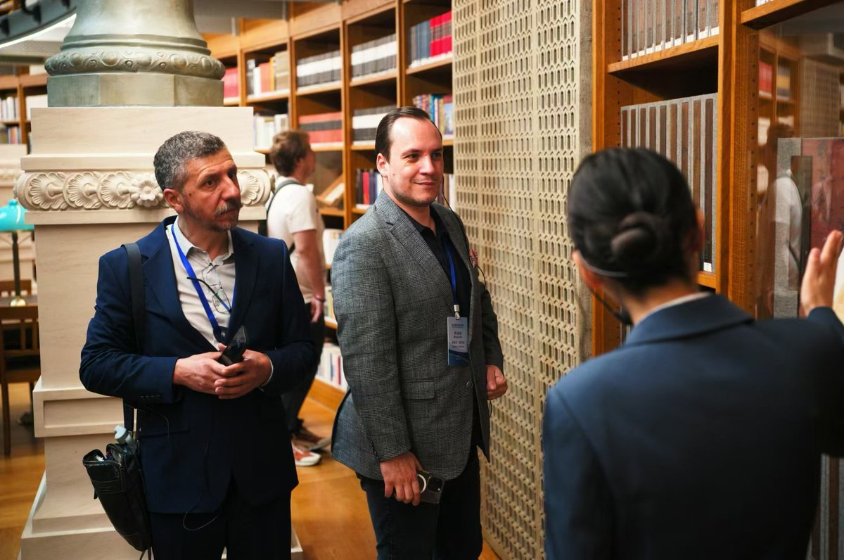 WangLutongMFA's tweet photo. Journalists from #CEECs made a good trip in #China. They visited #Beijing, #Guangdong and #Zhejiang, where they exchanged views with Chinese counterparts and experienced first hand China’s economic and cultural progress. https://t.co/2eg0kEZlf3