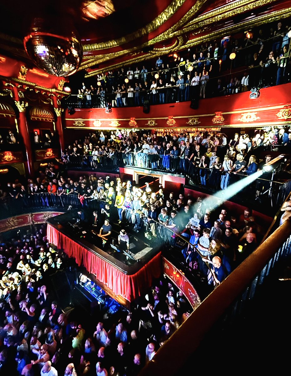 What a wonderful start to the 2024 tour last night in @KOKOLondon! A packed and beautiful old venue in London’s Camden Town. Great atmosphere and we enjoyed doing three new songs among the hits. Photo: Chris Heath

#Dreamworld #PetText