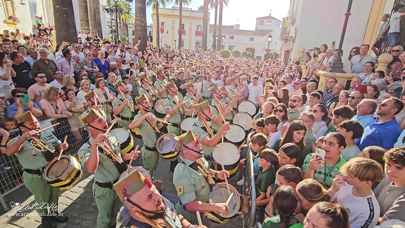 Miles de personas arroparon este fin de semana al #Tercio #DuqueDeAlba II de #LaLegión durante su estancia en el municipio de #LaPalmaDelCondado, con el puro reflejo de la #devoción, #respeto y #cariño que se le tiene a esta unidad militar. elpueblodeceuta.es/art/94440/el-t…