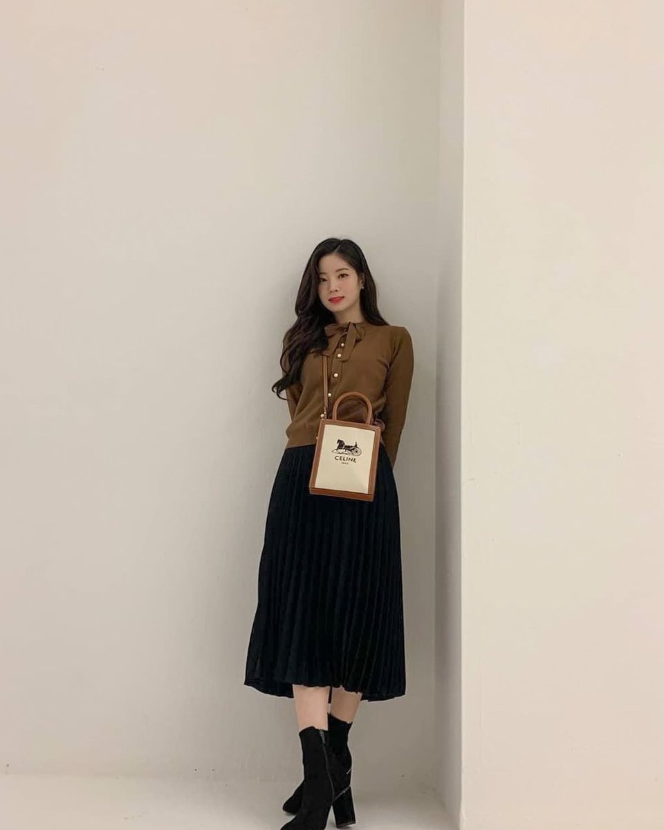 twicepic's tweet photo. Go little rockstar https://t.co/2R4hXp6Stz