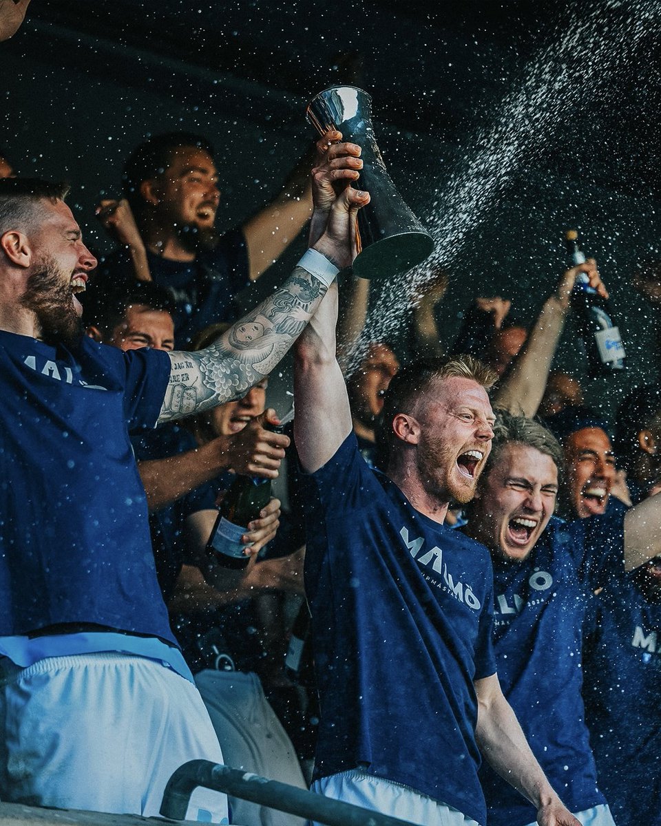 pumafootball's tweet image. Lifting trophies never gets old 😍