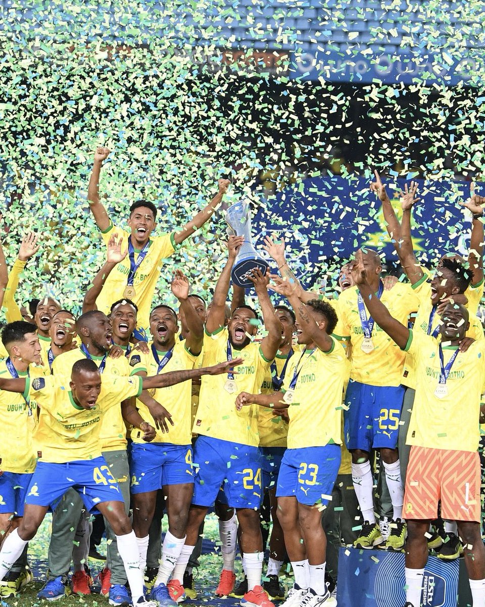 pumafootball's tweet image. Lifting trophies never gets old 😍