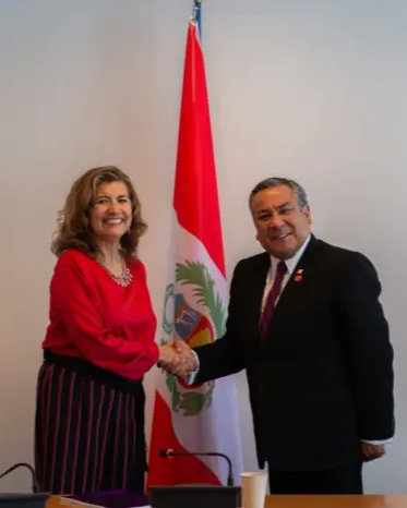 Es un honor anunciar que #Perú será el siguiente país en #AméricaLatina en implementar la Metodología de Evaluación de Preparación (RAM) de la @UNESCO_es sobre la ética de la #IA. ¡Gracias al Primer Ministro @SPCM_Peru por el apoyo! unesco.org/es/articles/pe…
