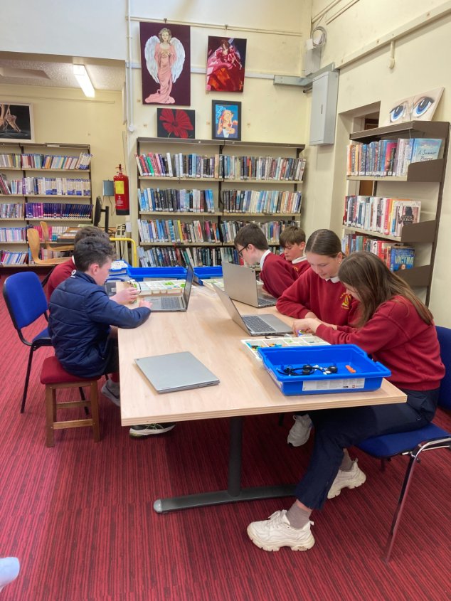 Lots of fun in Portumna Public Library last week for a Lego Robotics Workshop with 5th class from N.S. Portumna. #LegoRobotics #Lego #GalwayLibraries100 @LibrariesIre @Community_Hubs @GalwayCoCo