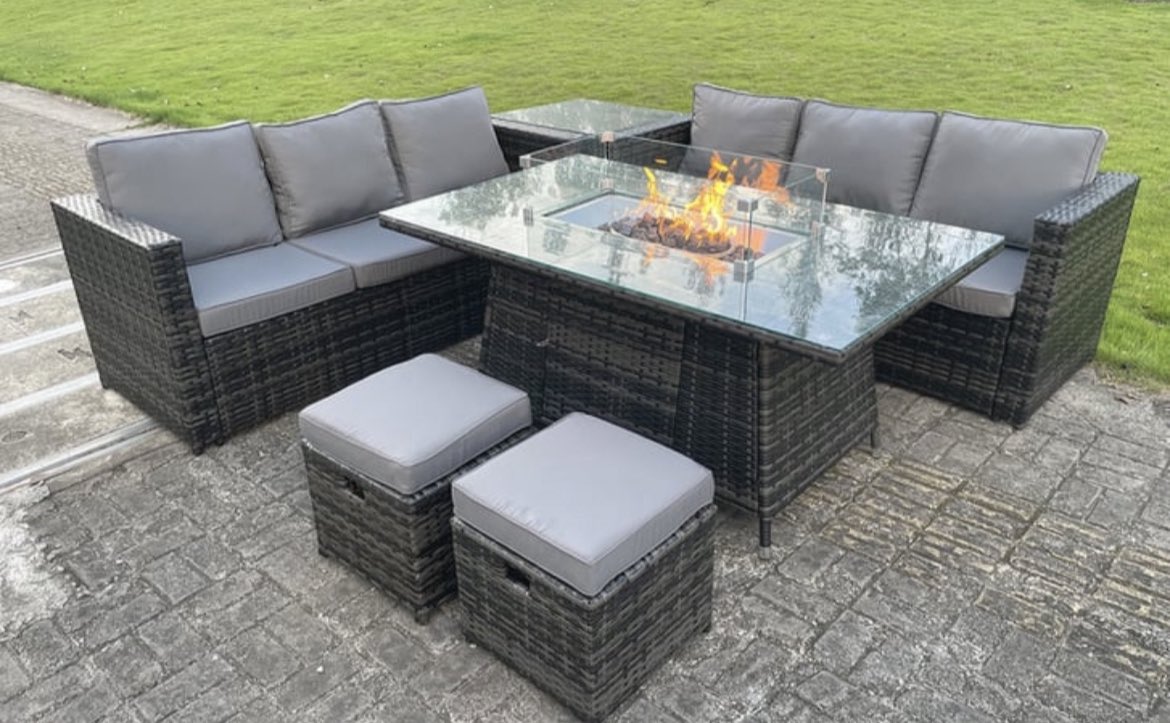 A stunning focal point for your garden, this rattan furniture set with central fire would look stunning on your patio 🧡

Great price, great product, great reviews! 

Check it out here ➡️ awin1.com/cread.php?awin…