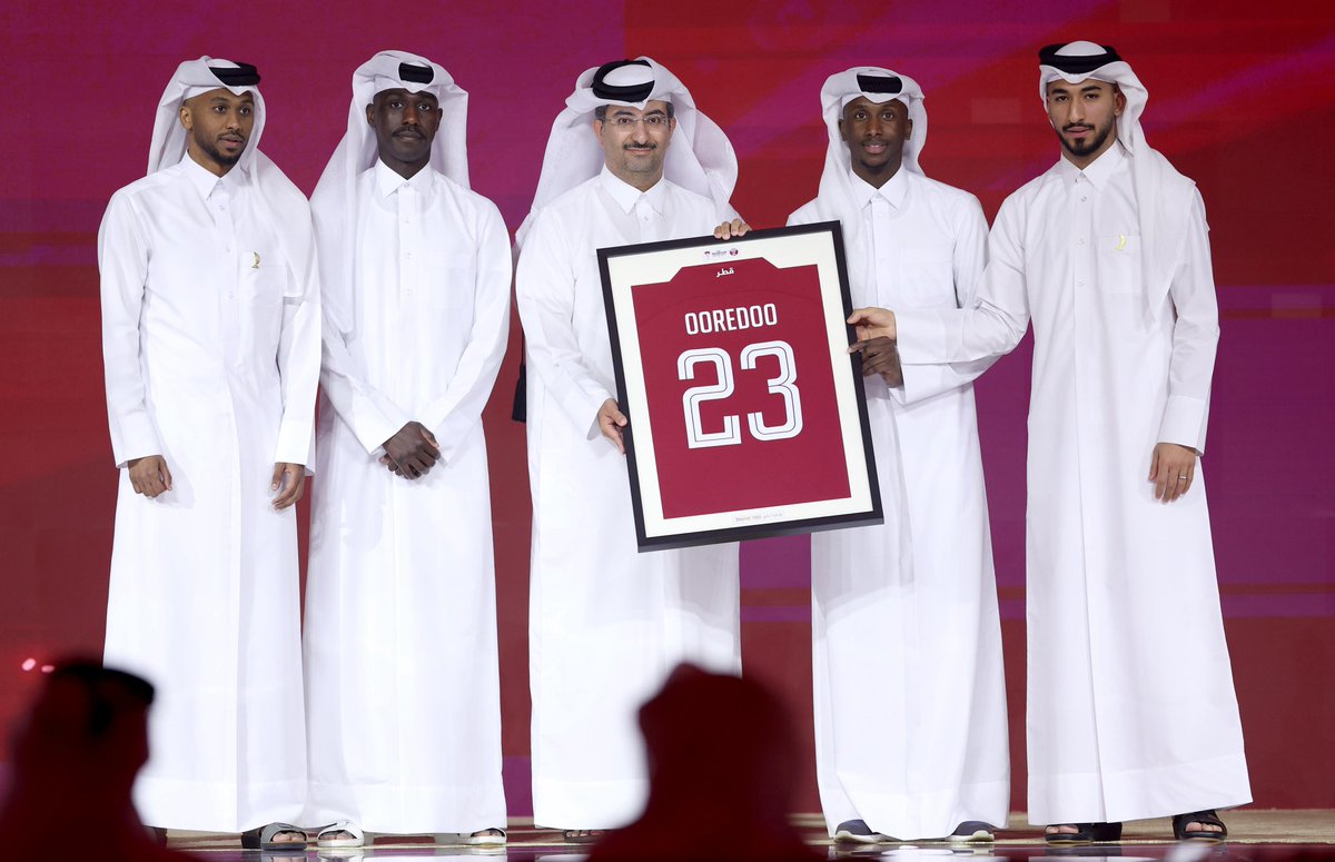 🔴 Our CEO Sheikh Ali Bin Jabor Al Thani honoured the Al-Anabi stars for their historic achievement at the AFC Asian Cup 2023 ⚽ He also received an honourary plaque for his sponsorship of our national team at the Qatar Football Association Awards Ceremony. #UpgradeYourWorld