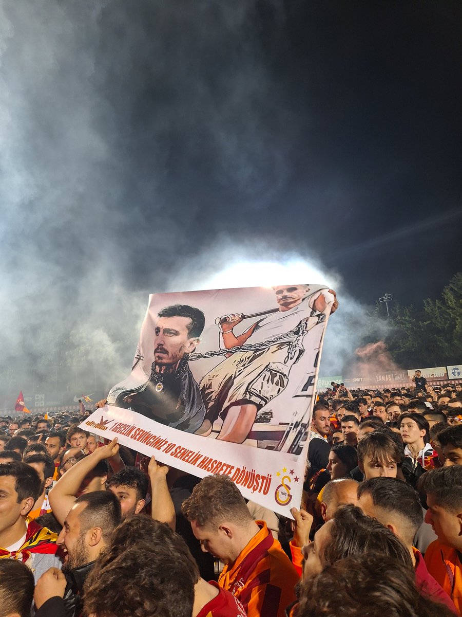 enoalpy's tweet photo. Bir 10 sene daha hasrete dönüşsün.. https://t.co/wqhXgH7g7f