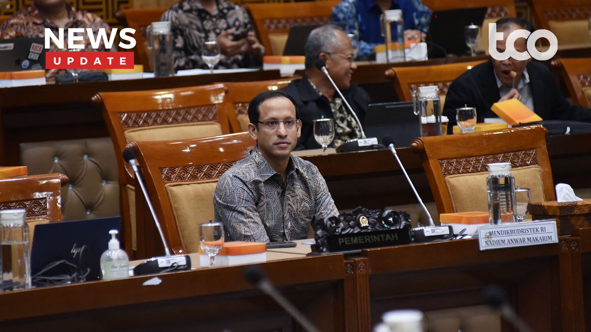 🚨Breaking News: Nadiem Makarim Batalkan Semua Kenaikan UKT Tahun Ini

****

Nadiem menyampaikan keputusan ini usai bertemu Presiden Joko Widodo di Istana Kepresidenan Jakarta pada Senin, 27 Mei 2024.

#NewsUpdateTempo #UKT
