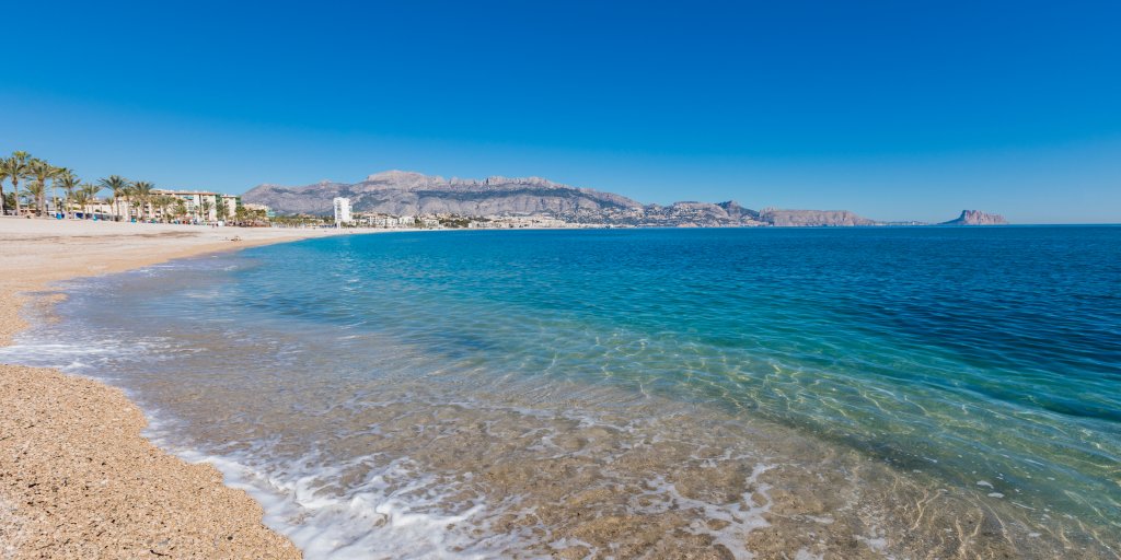 🐚Playa Racó de l'Albir, L'Alfàs del Pi
😎¡Esta playa urbana está llena de vida y cosas que hacer! 
♿Cuenta además con entrada accesible para que todo el mundo disfrute del Mediterráneo. ¡Anímate a darte el primer baño del año! #ActitudMediterránea