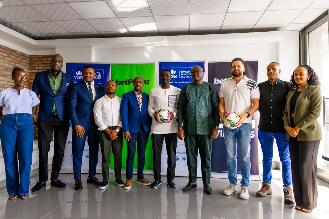 RegIsheja's tweet image. @betPawaRW 🤝🏻 @VCWC2024 

betPawa CCO @NtoudiMouyelo, our Chairman @FredSiewe and the team, all smiles, following the partnership signing.

#LegendsVisitRwanda 🇷🇼 #betPawa #VCWC2024 ⚽️ #Rwanda