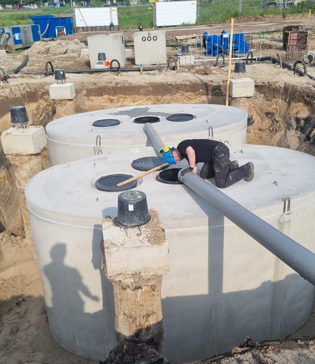 Twee regenwaterputten van elk 20.000 liter geplaatst, dit gebouw haalt voordeel uit regenwater!

Alles over regenwater opvangen, lnkd.in/emjj2fwn

Meer over regenwaterputten lnkd.in/eaje-BRq

#rethinkingwater #regenwater #regenwaterputten #waterberging #besparing