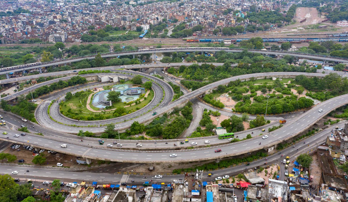 Watching nature comes to life through the glasses of Metro is a thrill, never to be missed.

#DelhiMetro