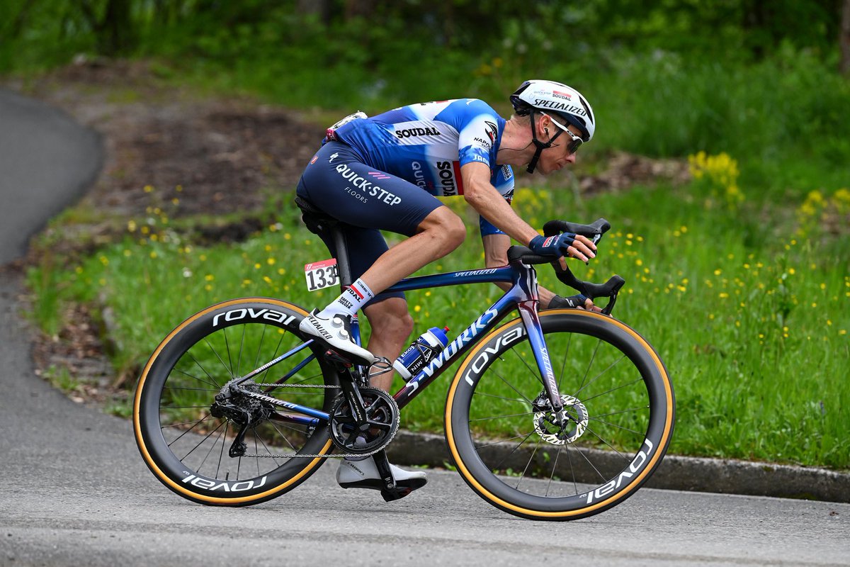 A result that made our #Giro truly unforgettable 🤩 Congrats on your 8th place overall and on becoming the first Czech to finish twice in the top 10 at the Corsa Rosa, @HirtJan 👏 Photo: @GettySport