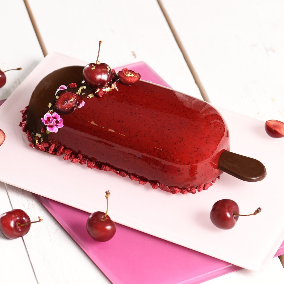 MeilleurduChef_'s tweet photo. Bonne Fête à tous les Papas gourmands ! ✨

Pour cette occasion spéciale, on vous partage aujourd’hui l’entremets Esquimau XXL Cerise de Chef Philippe 👨‍🍳

👉 La recette est disponible sur notre site https://t.co/I9IBItBnHF