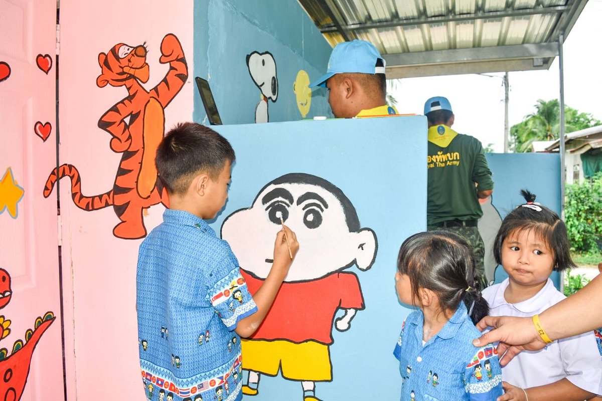 🎨 In Loei Province, volunteers from the 2nd Infantry Battalion, 8th Infantry Brigade, developed the landscape and painted the school building at Ban Pak Mak School as part of volunteer activities for students.
#RTA #Volunteers