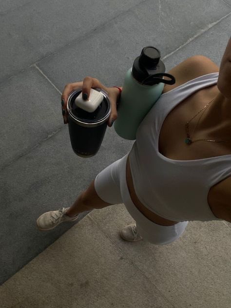 Miamignonettee's tweet photo. Started the week by going to the gym https://t.co/xHKEVrQ77I