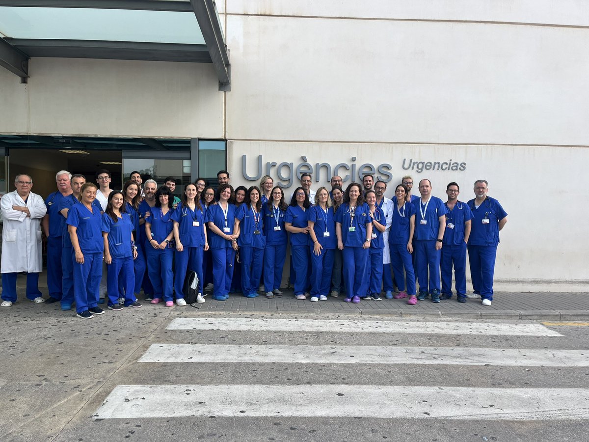 millanjav's tweet photo. Desde el Servicio de Urgencias de @HospitalLaFe también os deseamos un feliz #DíaMundialUrgenciasyEmergencias
Grandes profesionales, grandes equipos. 
#27M #CódigoVida @SEMES_ @SEMES_CV 
https://t.co/PJDx571n0K vía @YouTube https://t.co/n2ZyAAz2IJ