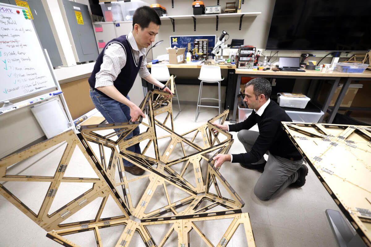 Have you ever seen an origami bridge? 🤔 See how engineers at the University of Michigan are using origami principles to build load-bearing structures efficiently and sustainably. Read more on our Blog: hubs.li/Q02yvhwf0