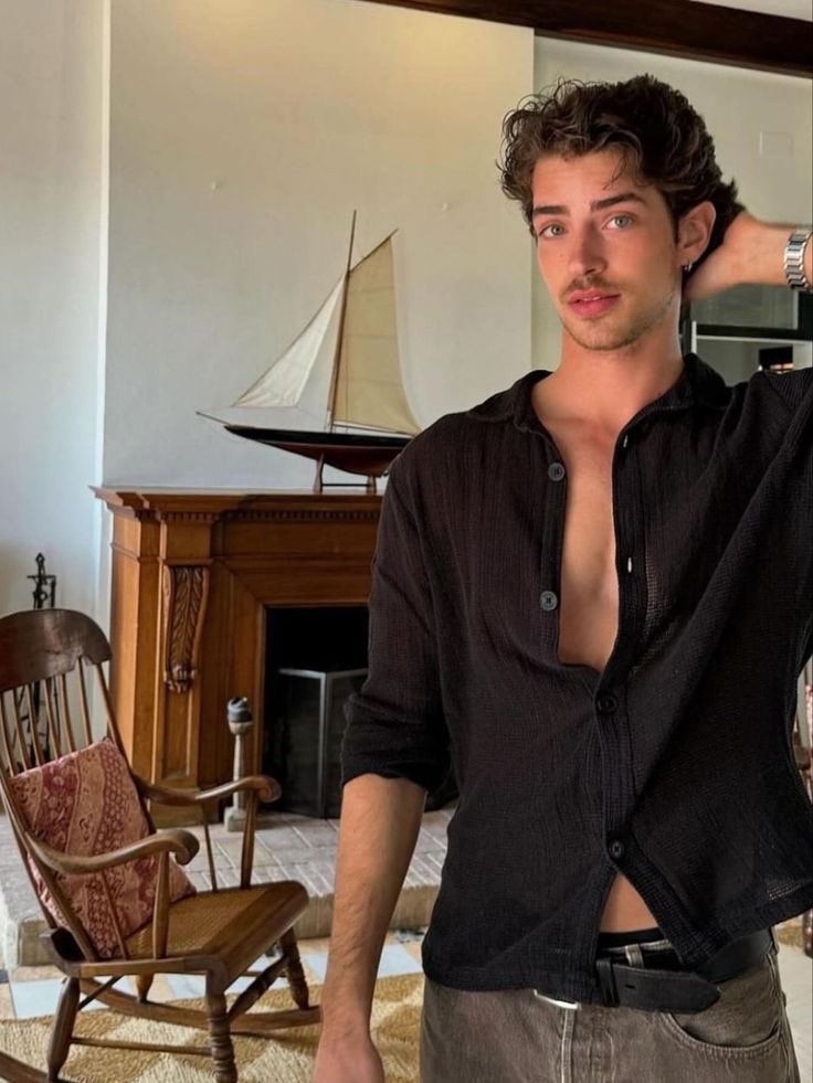 ⠀⠀⠀⠀⠀

              Le retour de votre fav Summer Boy. 

                              — 𝐂𝐚𝐦𝐞𝐫𝐚𝐑𝐨𝐥𝐥