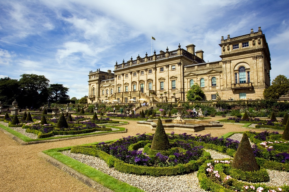 Experience Yorkshire's finest: the grandeur of Harewood House, the majestic Ripton Cathedral, and the charm of Harrogate and York await. Join us for an unforgettable getaway.

29 July 2024
5 Days from £555

Discover more... booking.jonesholidays.co.uk/Tour/Yorkshire…

#Yorkshire #Jonesholidays