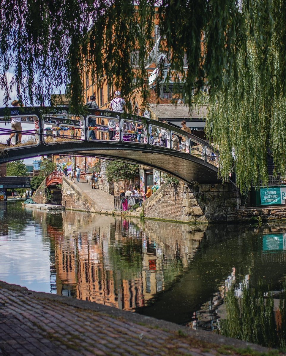 Wondering around Camden is a must for any visit to London😍 [📸 @lundonlens] #LetsDoLondon #VisitLondon ow.ly/Y6xG50RTNZS