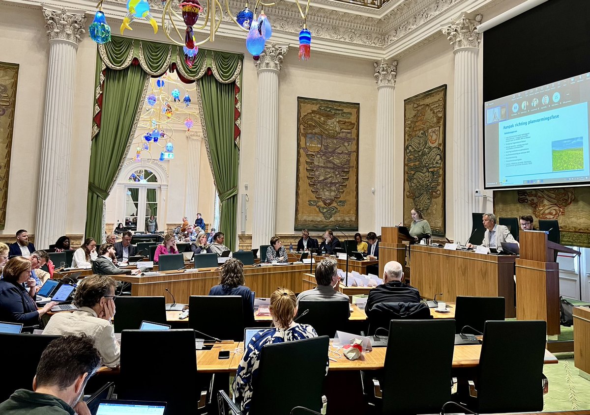 D66NoordHolland's tweet photo. De technische briefing over 3 gebiedsprocessen in NH geeft Provinciale Staten goed inzicht in wat er wel en niet bereikt wordt in de brede samenwerkingsprojecten in de regio. Nog niet veel natuurherstel bereikt. Kaders en budget nodig om knopen door te hakken. @provincieNH #PPLG https://t.co/Mqqn8S8pJn
