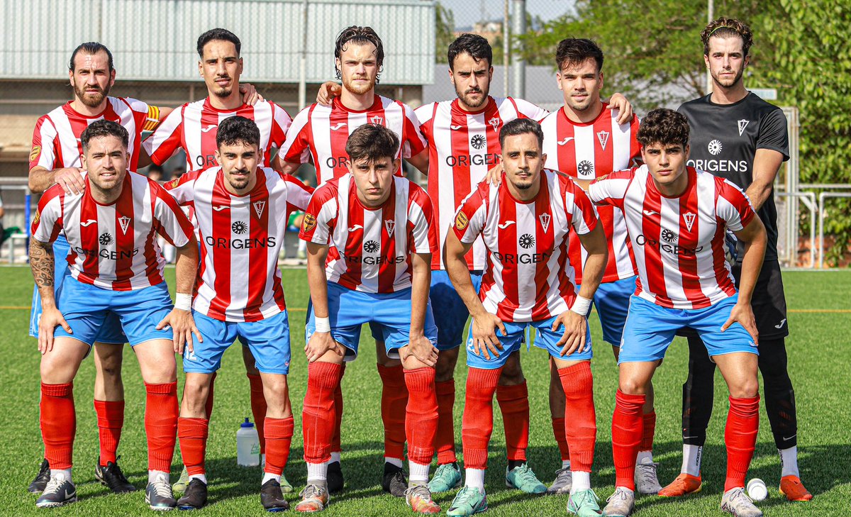 D’EMPAT EN EMPAT 🟰🤝

Ahir sumàvem el nostre 3er empat consecutiu vs <a href="/UniBellvitge/">U.D. Unificación Bellvitge</a> .

Partit amb intercanvi de cops i de moments entre els dos equips. El rival s’avançava a la 2a aprofitant una errada en sortida de pilota i nosaltres empatàvem de penal.

39pts, 2 finals! 🙏🏻🍍🇦🇹