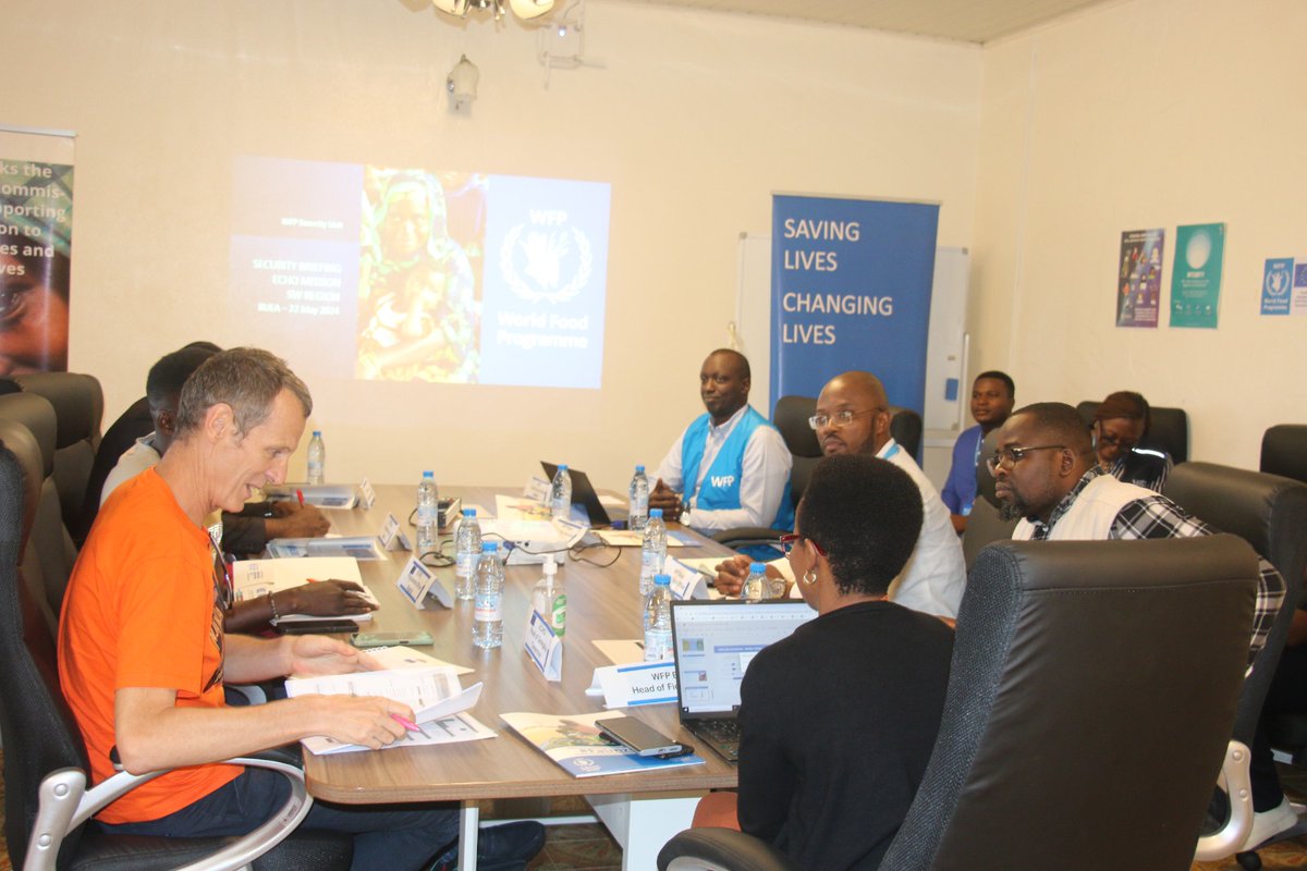 WFP_Cameroon's tweet photo. #Cameroon🇨🇲

In Southwest 🇨🇲, @WFP hosted David Kerespars, Head of @eu_echo in 🇨🇲, &amp; Fidelis Erenje, Prog. Officer from @eu_echo #Nigeria.

They interacted with humanitarian actors &amp; beneficiaries in Fako &amp; Meme divisions to understand the impact of @WFP assistance.

#SavingLives https://t.co/H0U0rKl3Ca