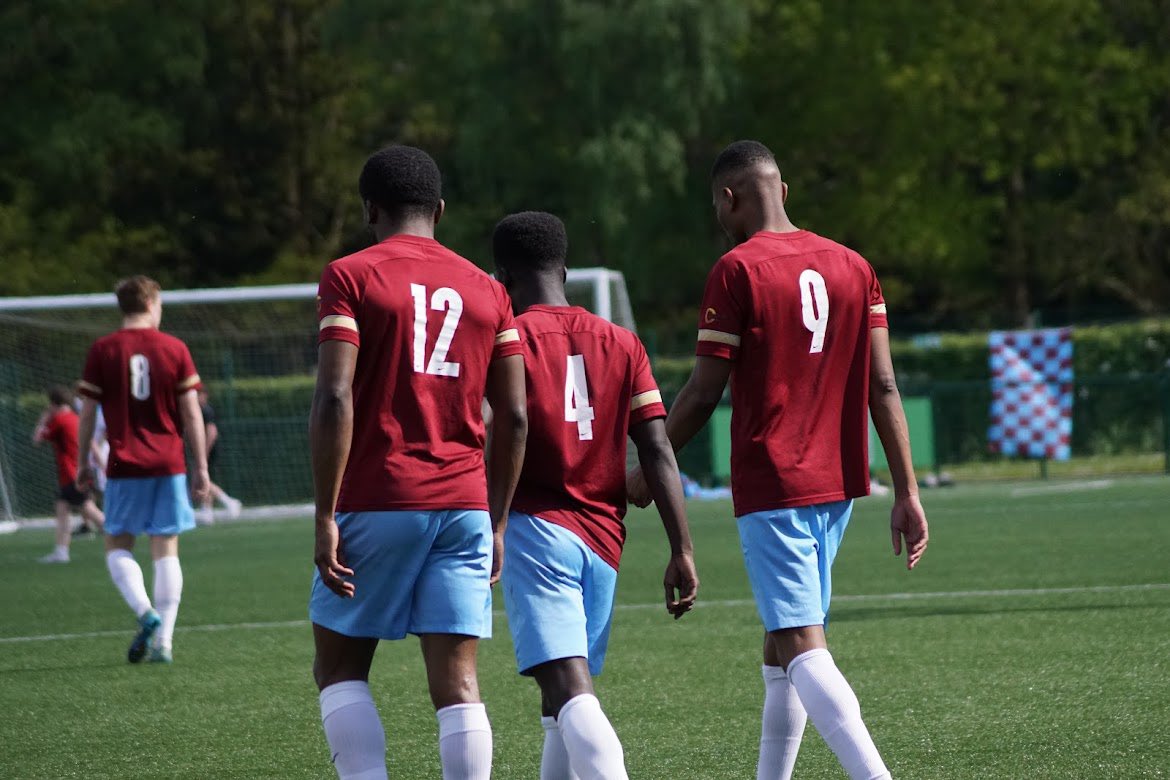 Friendly Fixture Available 🤝 We still have a space open on the 13th July at our training facility in Reading (changing room and showers available). ⏱️ 2PM KO 🏟️ Ryiesh Green Sports Hub, RG7 1EP 👮‍♂️ Pitch fees paid - opposition would need to cover the cost of referees.