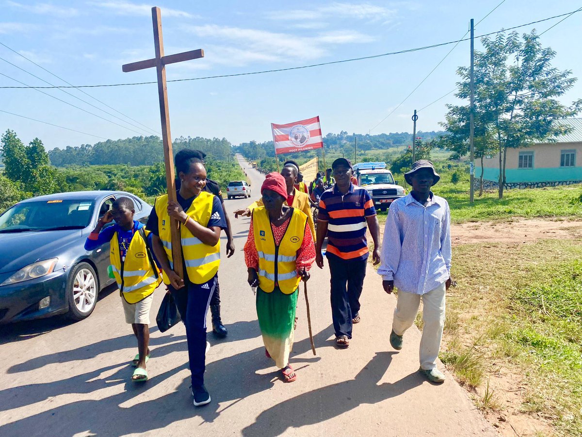 Hon. Phiona Nyamutoro joins over 500 pilgrims from Nebbi diocese as they trek to Namugongo, Wakiso District for the Martyrs Day celebrations on June 3. The photo was taken in Bombo, Luwero 📸 Courtesy photo #Radio4UG