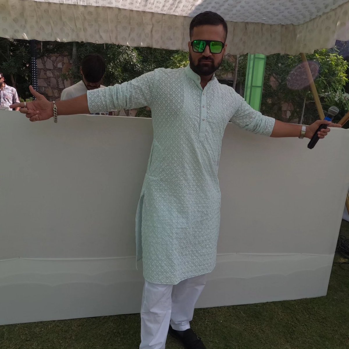 DjDeora's tweet photo. be happy keep smiling....
https://t.co/PyMpZRFzSs
#anchor_d🎤 #artist #aritstlife #anchoring 
#emceelife #emcee #entertainer #entertainment 
#jodhpurite #jodhpur #jodhpuri https://t.co/Ka0pZWsFYQ