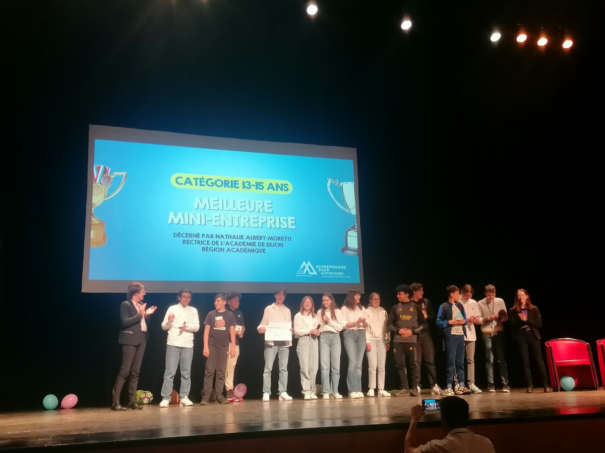 L’#Onisep BFC participait le 23 mai au Festival des mini-entreprises à Dole dans le Jura en tant que jury !  Le prix de la meilleure mini-entreprise a été remis par la rectrice de région académique, Madame Albert-Moretti. Bravo à toutes les équipes pour les excellents projets