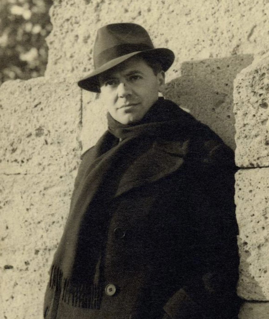 « Je ne savais qu’il était si simple de faire son devoir quand on est en danger ». Jean Moulin lettre a sa mère et à sa sœur, 15 juin 1940. En ce 27 mai 2024, 81ème anniversaire du Conseil national de la Résistance, ici devant le portrait de Jean Moulin, nous commémorons les