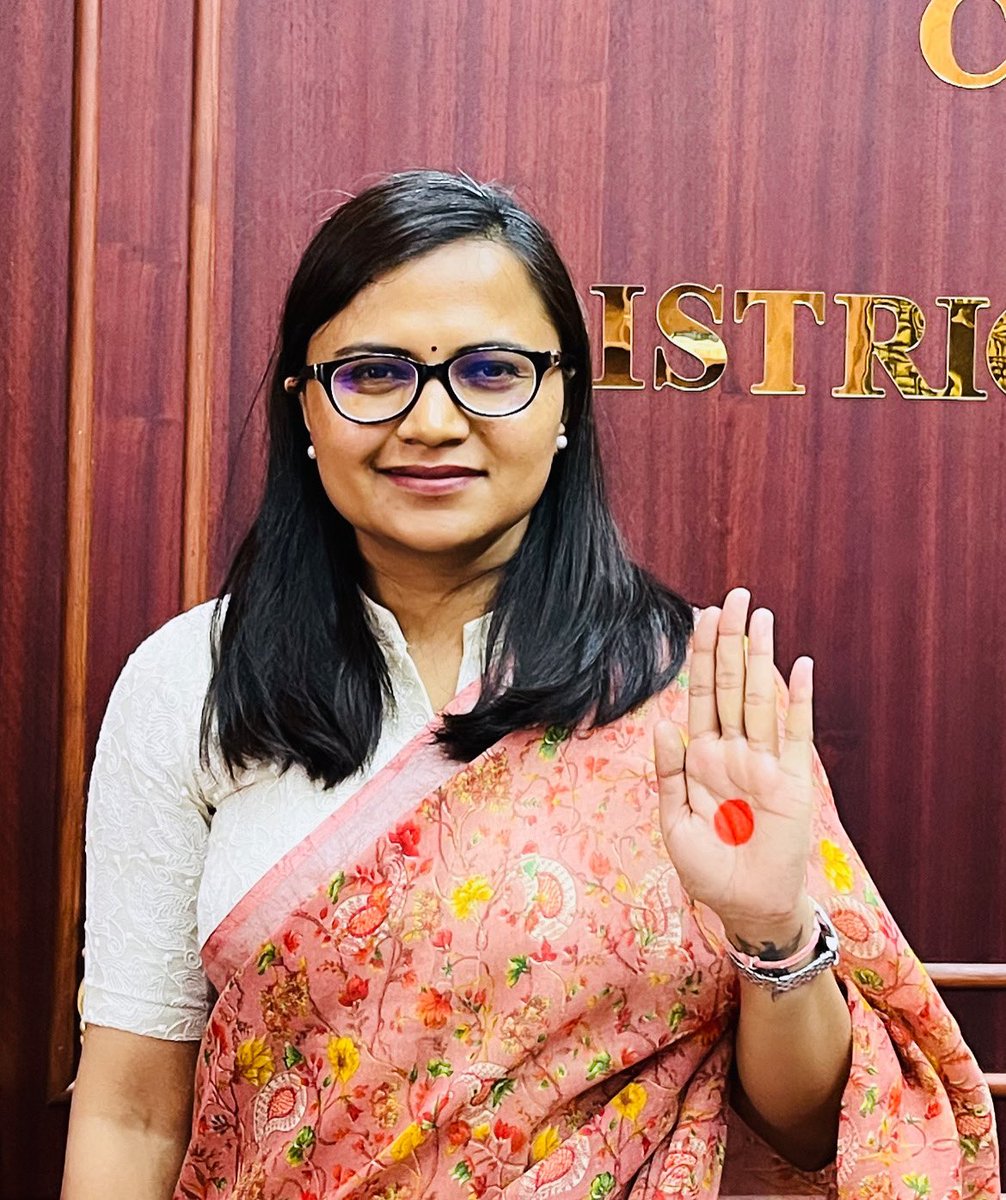 District Collector, Richa Choudhary, IAS, extends her support to @UNICEFIndia's #RedDotChallenge. She believes in open conversations around menstruation and that social & moral support from men is necessary to end the stigma. @DurgDist stands for #CGForPeriods 🩸 #MHDay2024