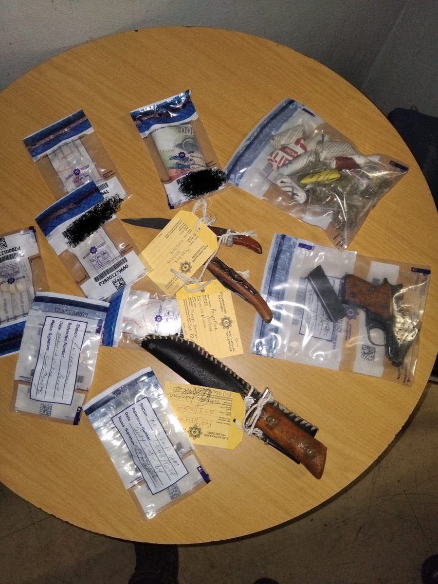 While conducting crime prevention operations in the ReigerPark area, members of SAPS, GTP & the Wardens apprehended a male suspect for dealing in substance suspected to be drugs, while other suspects were detained for being in possession of dangerous weapons. 

#bootsontheground