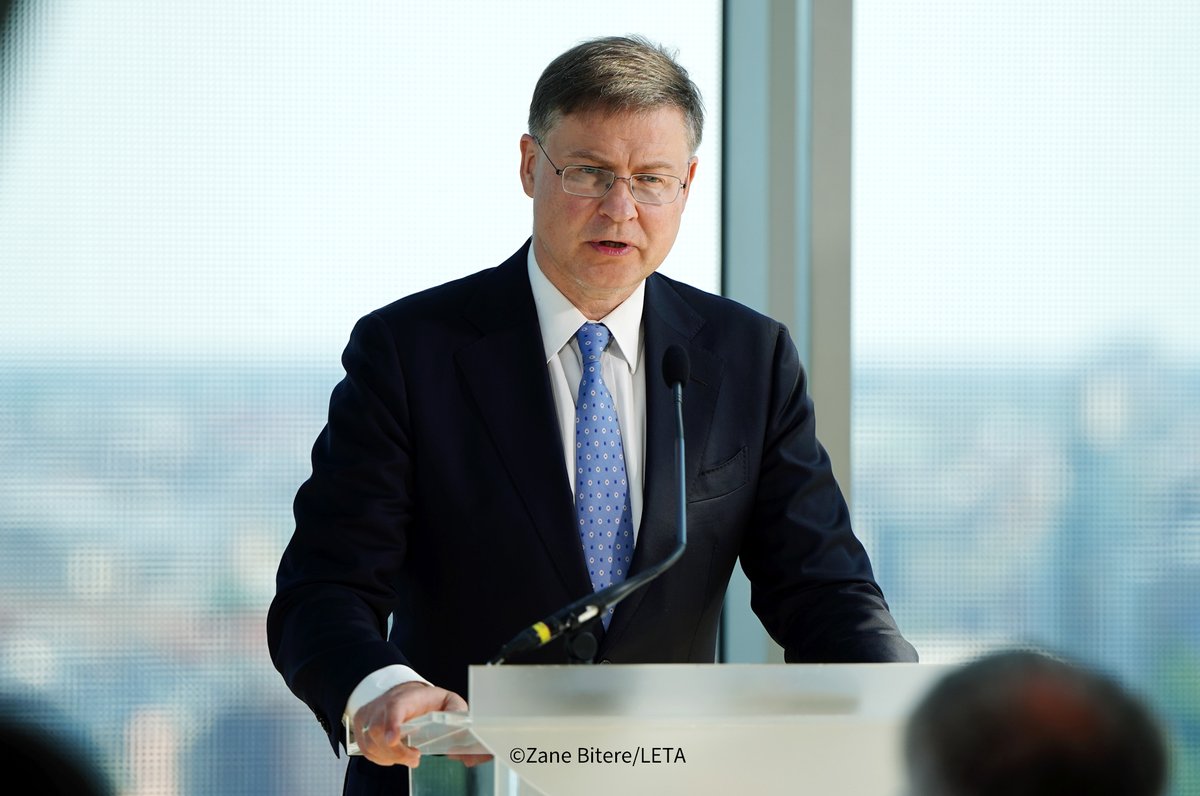 Latvija saņem otro maksājumu no ES Atveseļošanas fonda 335,7 miljonu eiro apmērā, šodien paziņoja Eiropas Komisijas priekšsēdētājas izpildvietnieks @VDombrovskis (JV). Viņš arī norādīja, ka EK vērtējumā Latvijas AF plāna īstenošana norit sekmīgi un mērķa rādītāji tiek sasniegti.
