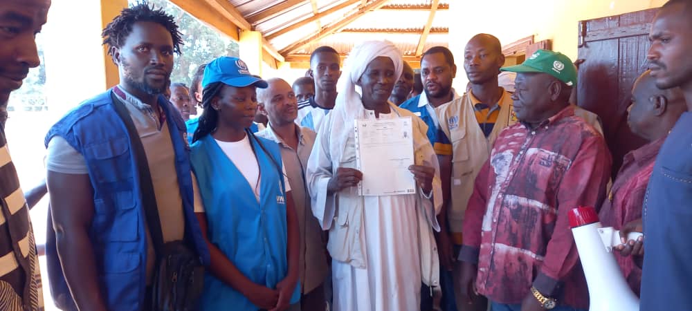 UNHCR_CAR's tweet photo. 📢Sudanese 🇸🇩refugees continue to arrive in CAR🇨🇫.
@UNHCR_CAR & the 🇨🇫government are currently enrolling an estimated 3,5k refugees reported in Bria, Ippy, & Mboki.
Since Jan., +8,6k newly arrived 🇸🇩 have been registered in #Korsi & some 25k have arrived there since April 2023. https://t.co/WrZjvknU9L