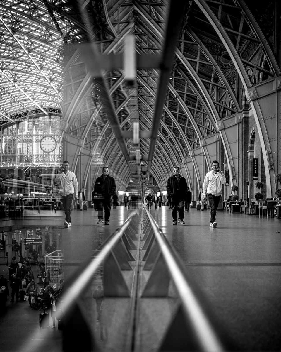 Twins walking in the station …

Apr 2024 | London, England
© 2024 Simon R. Cole

#Leica #LeicaCamera #LeicaM #LeicaPhotography #LeicaPhoto @Leica_UK #BnW #StreetPhotography #Photography #BnWLife #Street #Monochrome #StreetShots #BnWPhotography #BnW_Street #London @StPancrasInt
