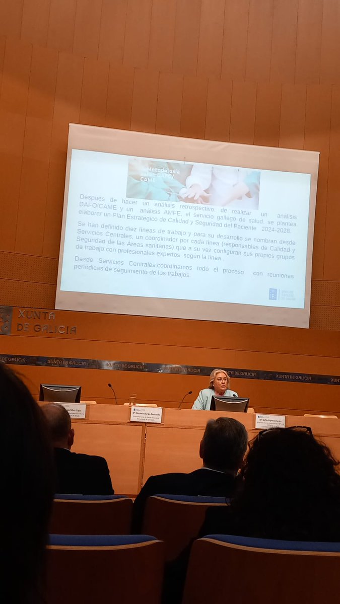 Olga Roca Bergantiños, xefa do servicio Subdirección Xeral Atención Hospitalaria presenta "Estratexia Galega de Saúde e Calidade Asistencial 2024-2028"
Define 10 liñas de traballo coordinando profesionais e servicios centrais para elaborar protocolos, guías e procedementos comúns